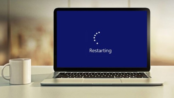 Tổng quan về hiện tượng laptop bị treo restarting